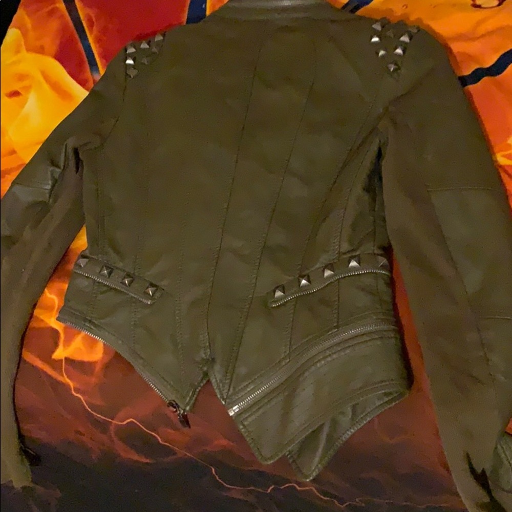 Jacket - Picture 10 of 10